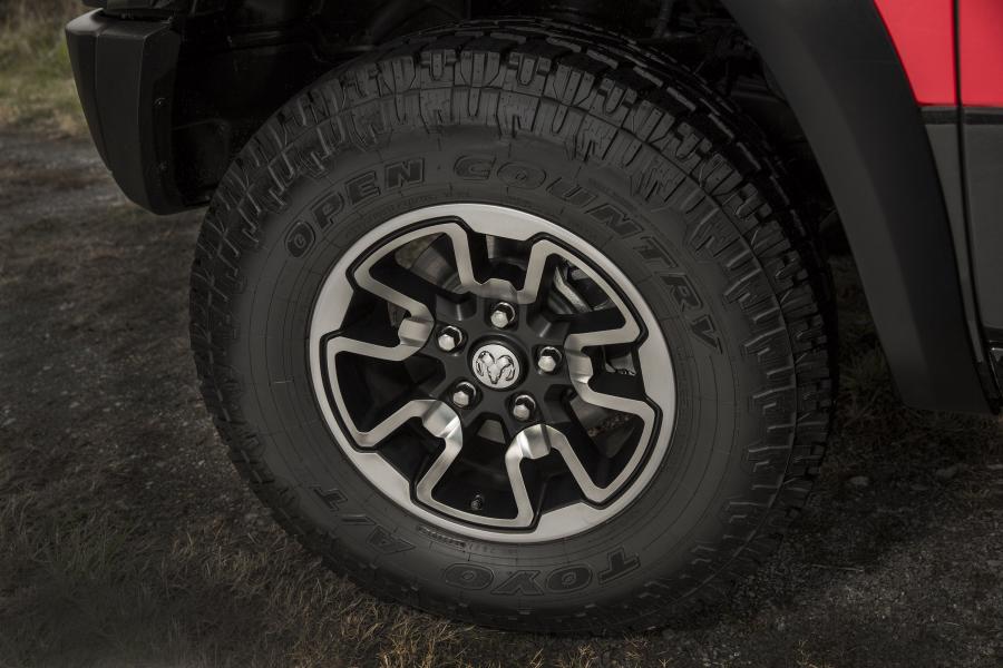  Dodge Ram 1500 Rebel 2015 года  (фото 29 из 54)